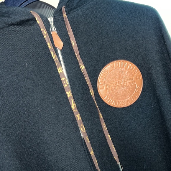 Louis Vuitton cashmere logo Poncho - Picture 5 of 9